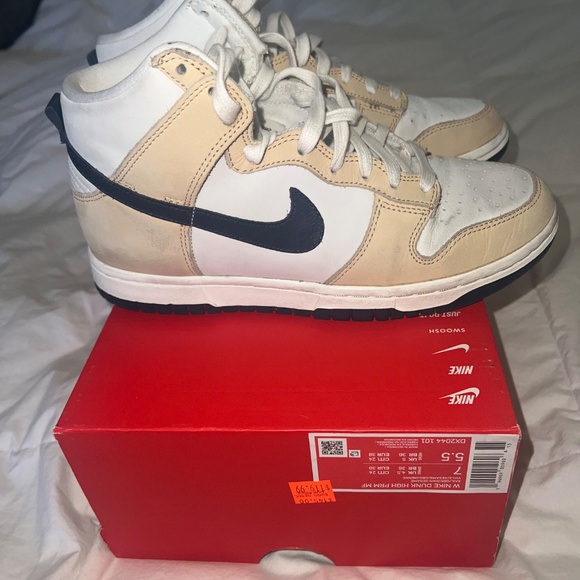 Women’s Nike Dunk High - Picture 6 of 12